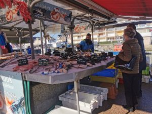 marché aux poissons de courseulles étal du new look ambiance de port de pêche côte de nacre