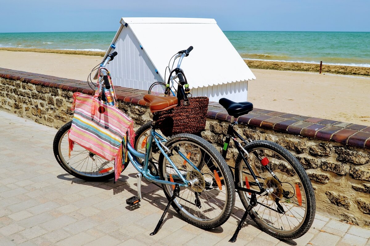 bikes on the dyke of saint aubin sur mer