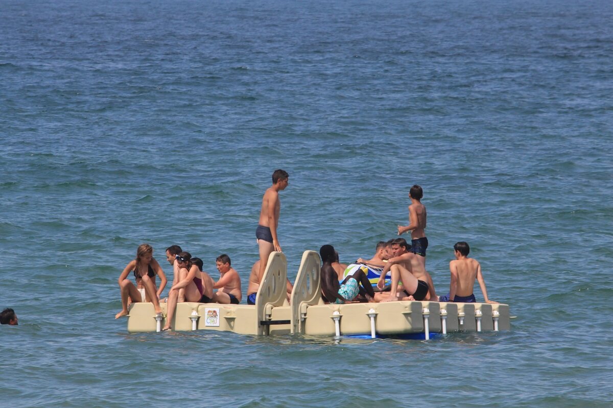 plateforme en mer ponton plongeoir plage credit nathalie papouin
