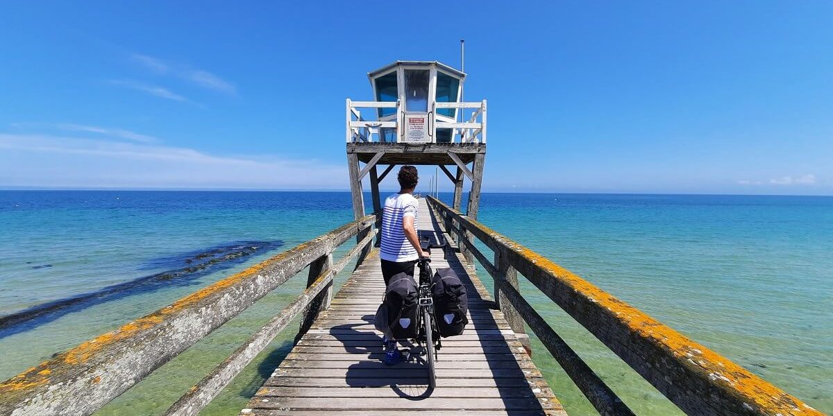 bicycle velo sur la jetee de luc sur mer les valises de sarah calvados attractivite